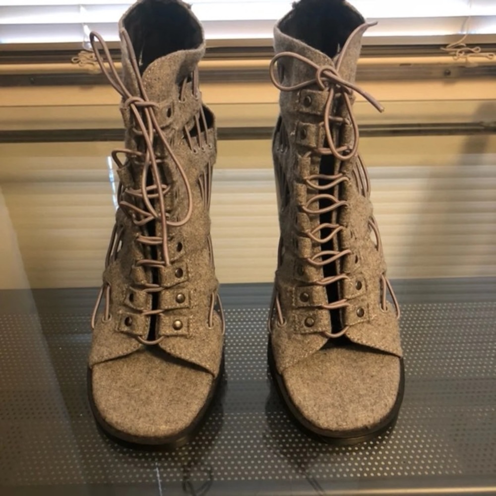 NIB Jaggar Footwear "Paracosm" Peep Toe